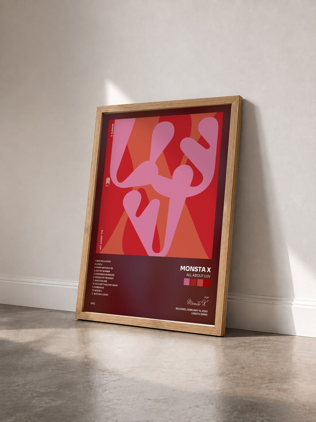 #bois Tableau de l'album ALL ABOUT LUV de Monsta X vu de trois quarts, cadre en bois brut