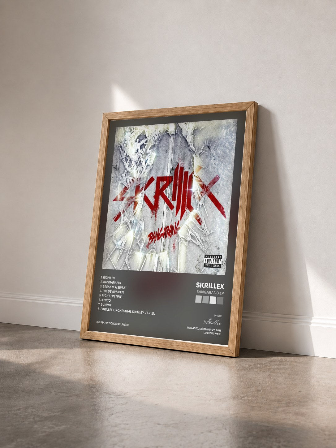 #bois Tableau de l'album Bangarang EP de Skrillex vu de trois quarts, cadre en bois brut