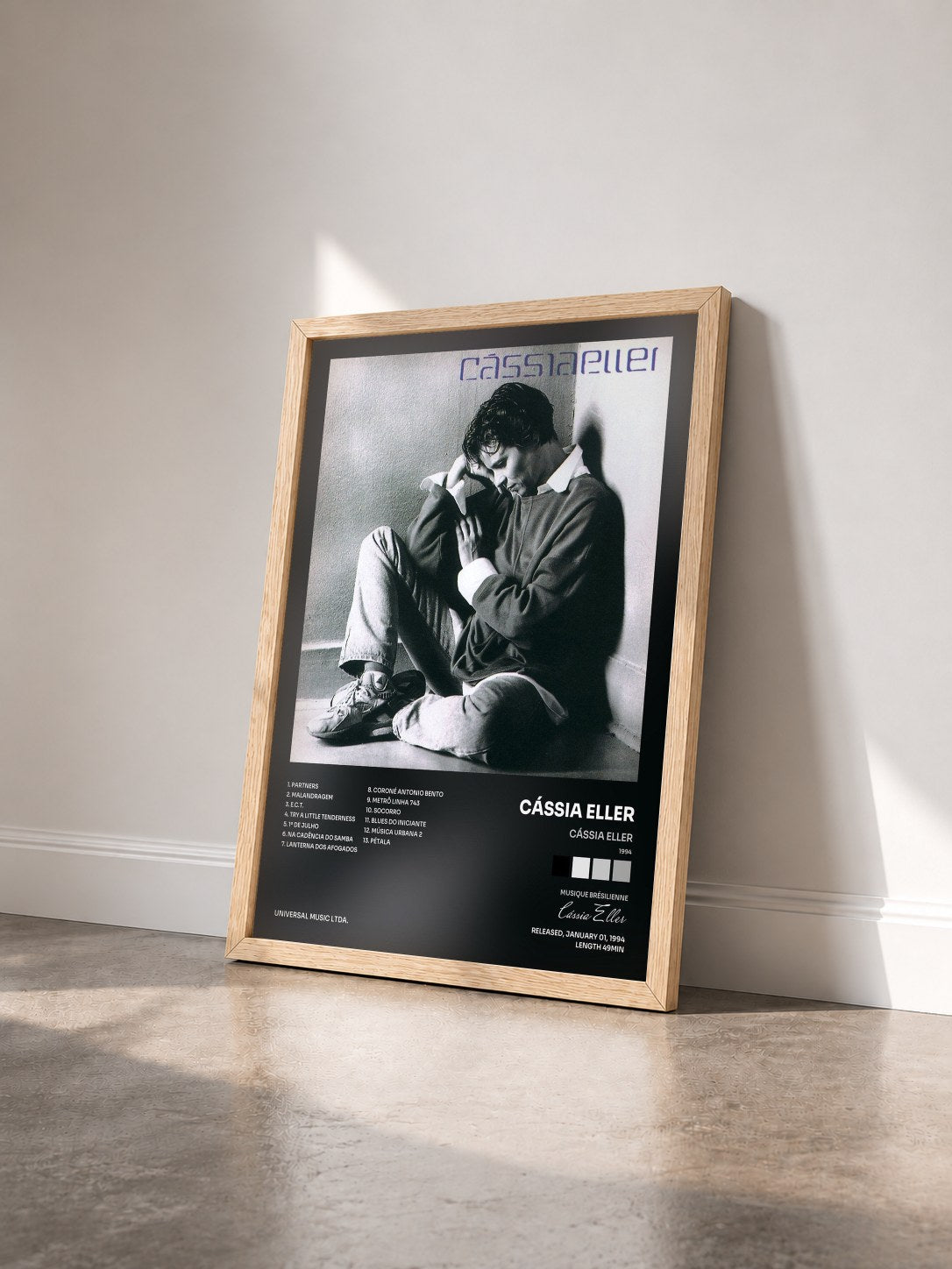 #bois Tableau de l'album Cássia Eller (1994) de Cássia Eller vu de trois quarts, cadre en bois brut