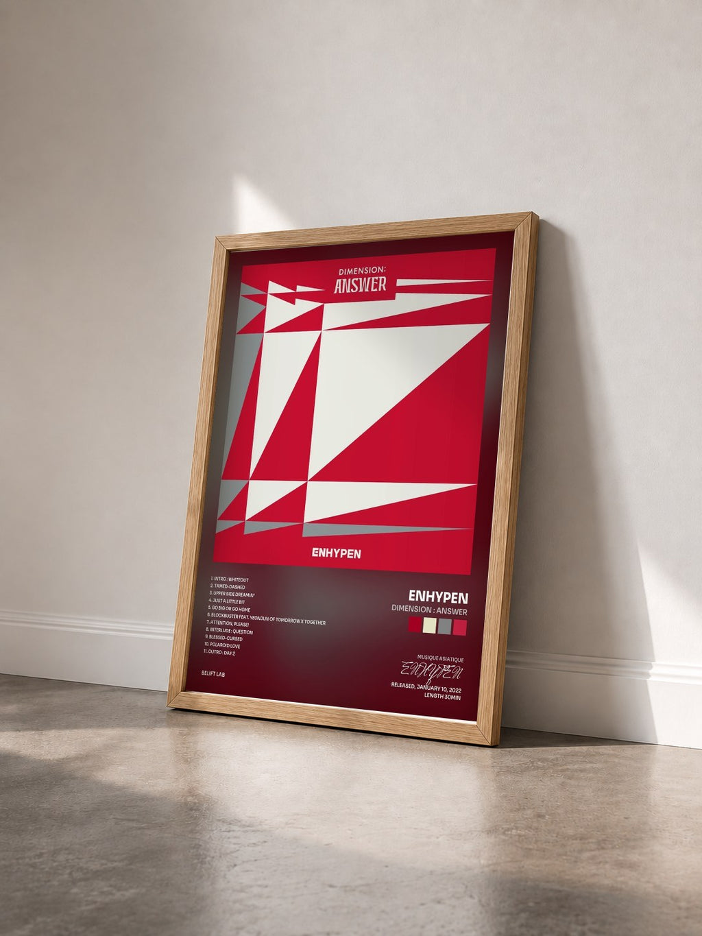 #bois Tableau de l'album DIMENSION : ANSWER de ENHYPEN vu de trois quarts, cadre en bois brut