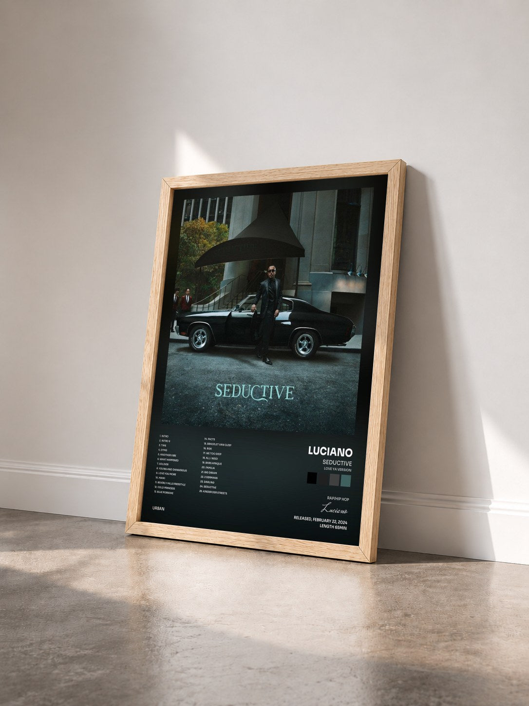 #bois Tableau de l'album Seductive (Love Ya Version) de Luciano vu de trois quarts, cadre en bois brut