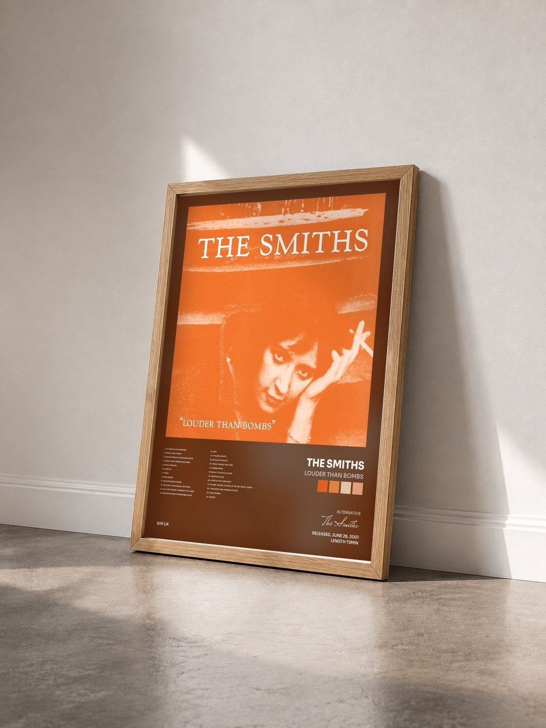 #bois Tableau de l'album Louder Than Bombs de The Smiths vu de trois quarts, cadre en bois brut