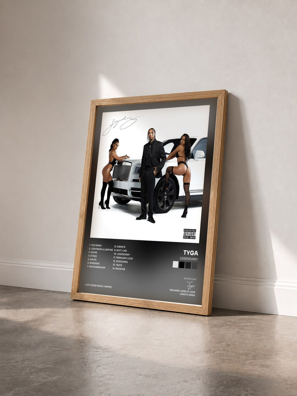 #bois Tableau de l'album Legendary de Tyga vu de trois quarts, cadre en bois brut