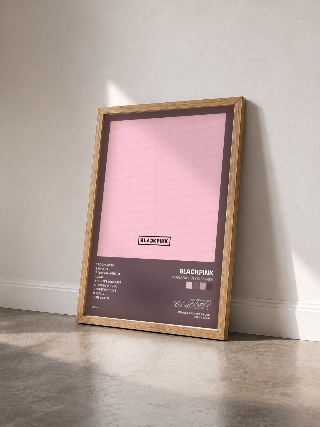 #bois Tableau de l'album BLACKPINK IN YOUR AREA de BLACKPINK vu de trois quarts, cadre en bois brut