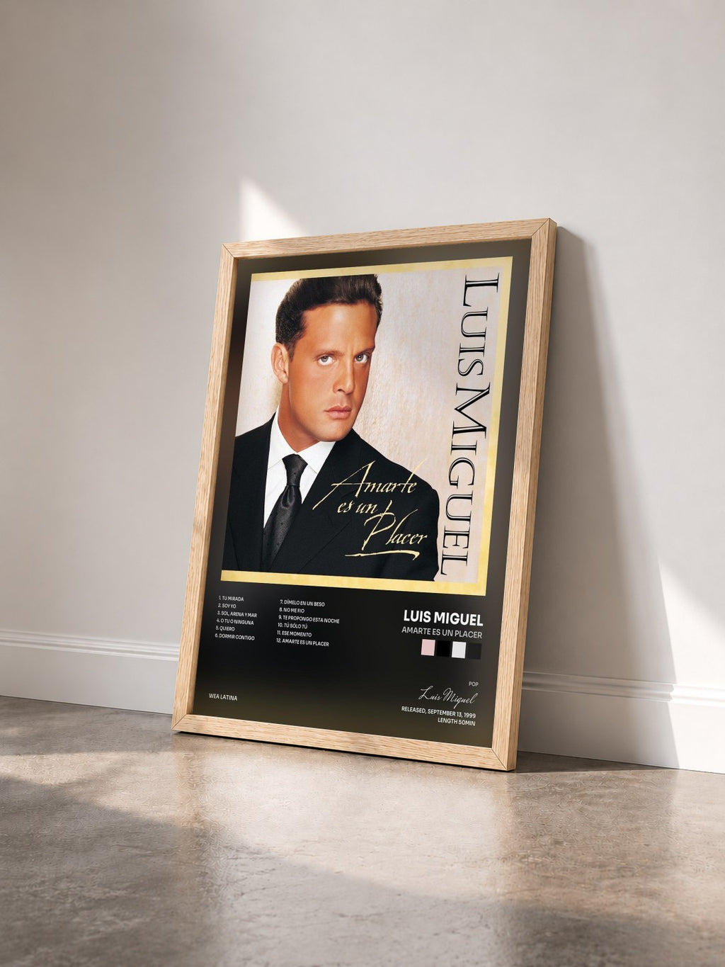 #bois Tableau de l'album Amarte Es Un Placer de Luis Miguel vu de trois quarts, cadre en bois brut
