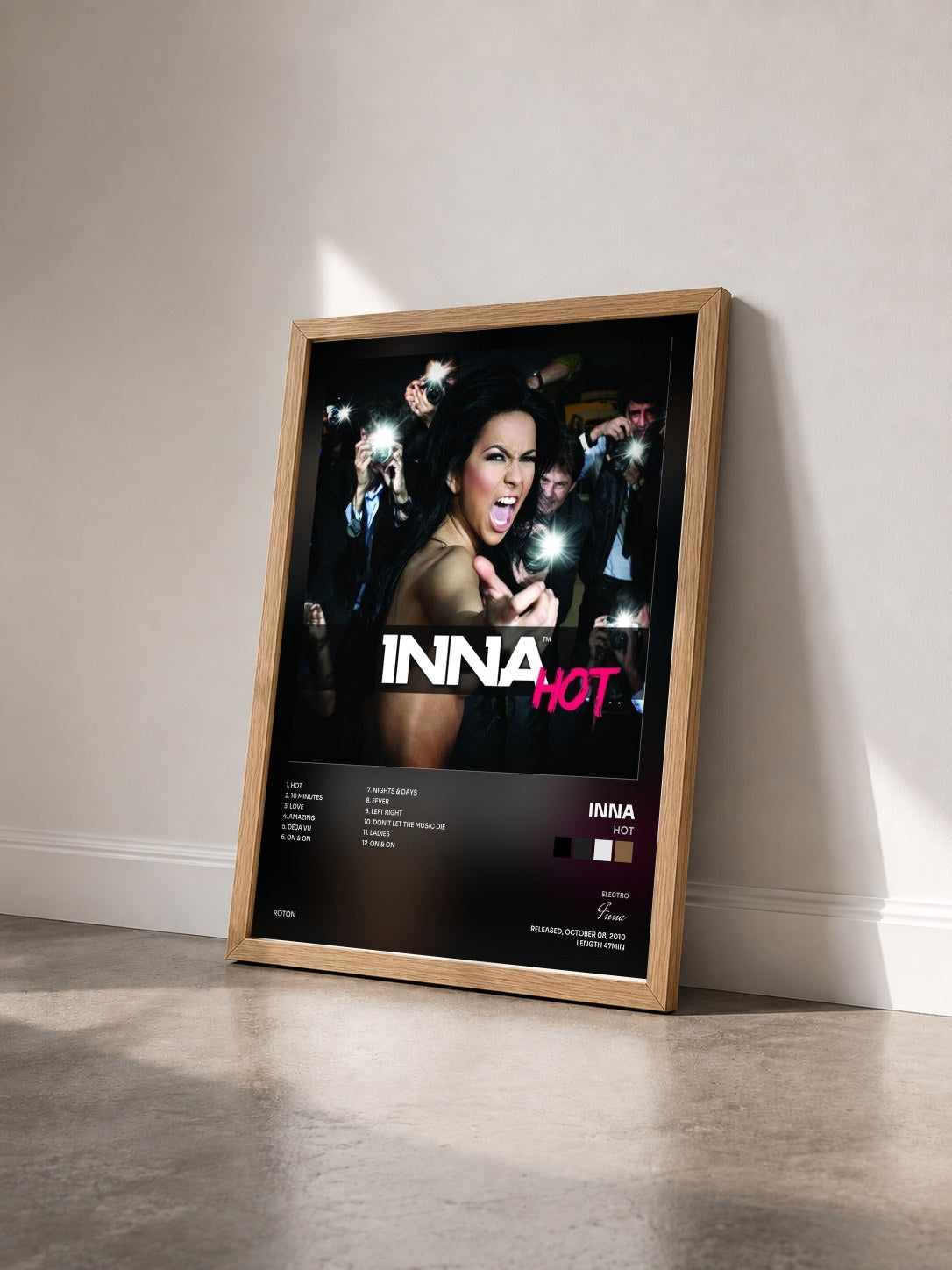 #bois Tableau de l'album Hot de Inna vu de trois quarts, cadre en bois brut