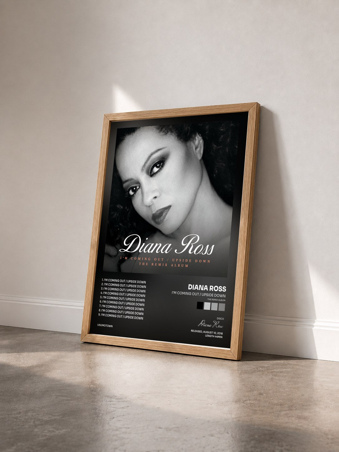 #bois Tableau de l'album I'm Coming Out / Upside Down (The Remix Album) de Diana Ross vu de trois quarts, cadre en bois brut