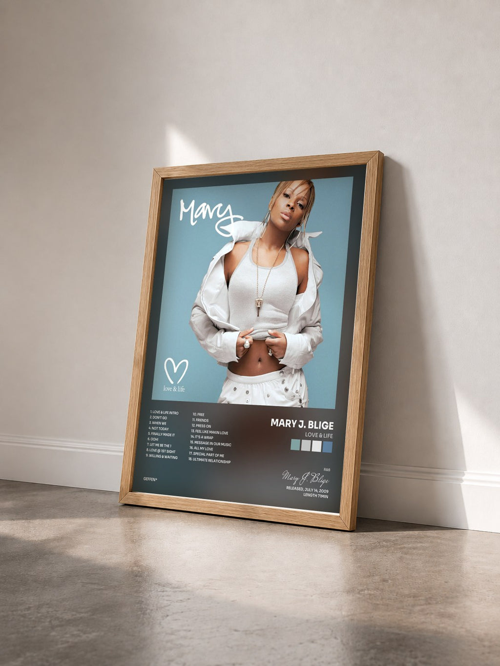 #bois Tableau de l'album Love & Life de Mary J. Blige vu de trois quarts, cadre en bois brut