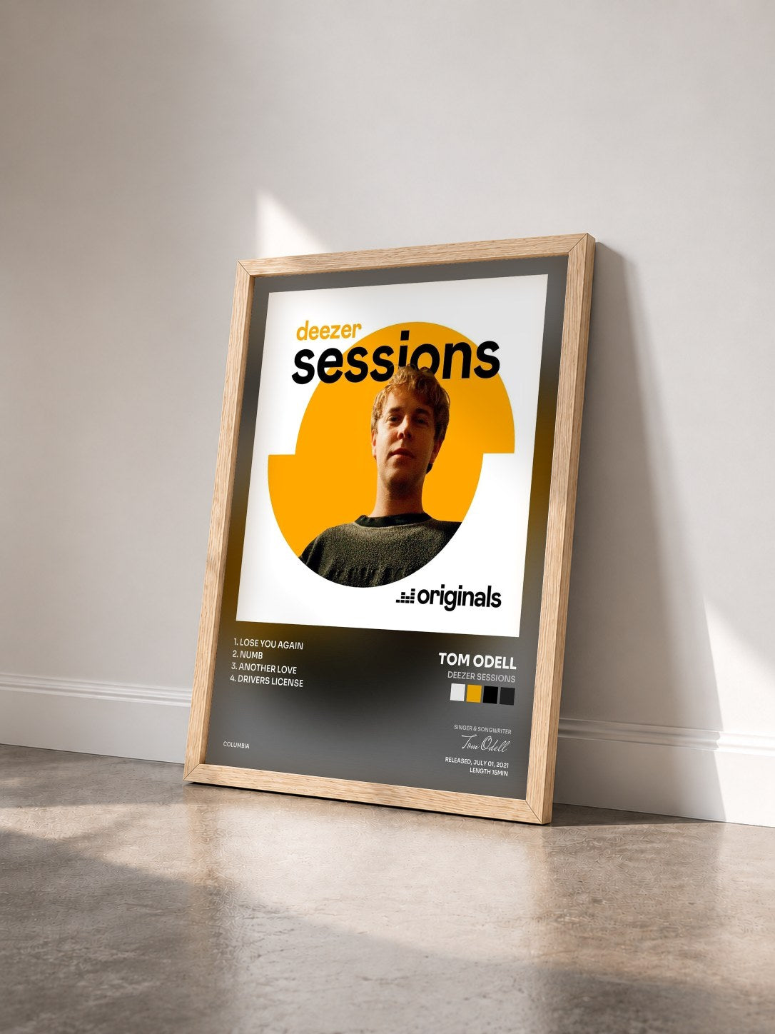 #bois Tableau de l'album Deezer Sessions de Tom Odell vu de trois quarts, cadre en bois brut