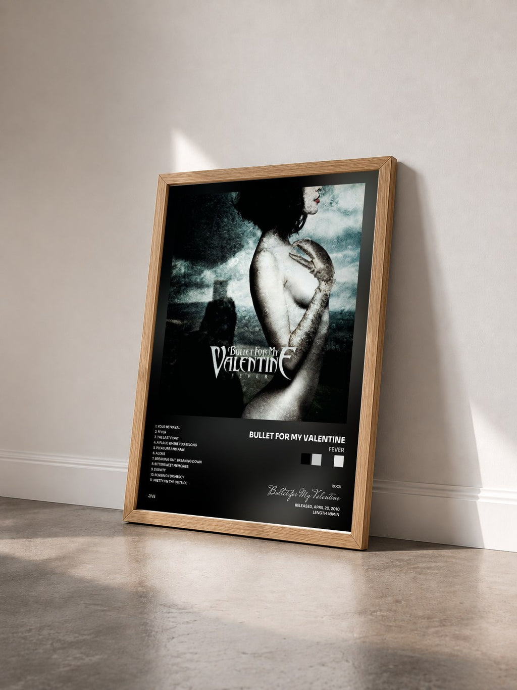 #bois Tableau de l'album Fever de Bullet for My Valentine vu de trois quarts, cadre en bois brut