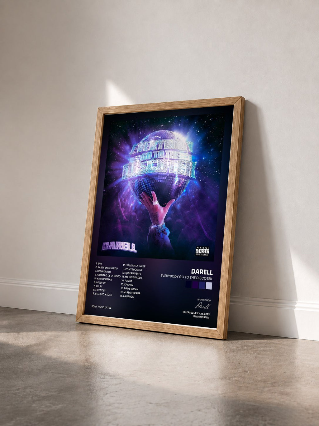 #bois Tableau de l'album EVERYBODY GO TO THE DISCOTEK de Darell vu de trois quarts, cadre en bois brut