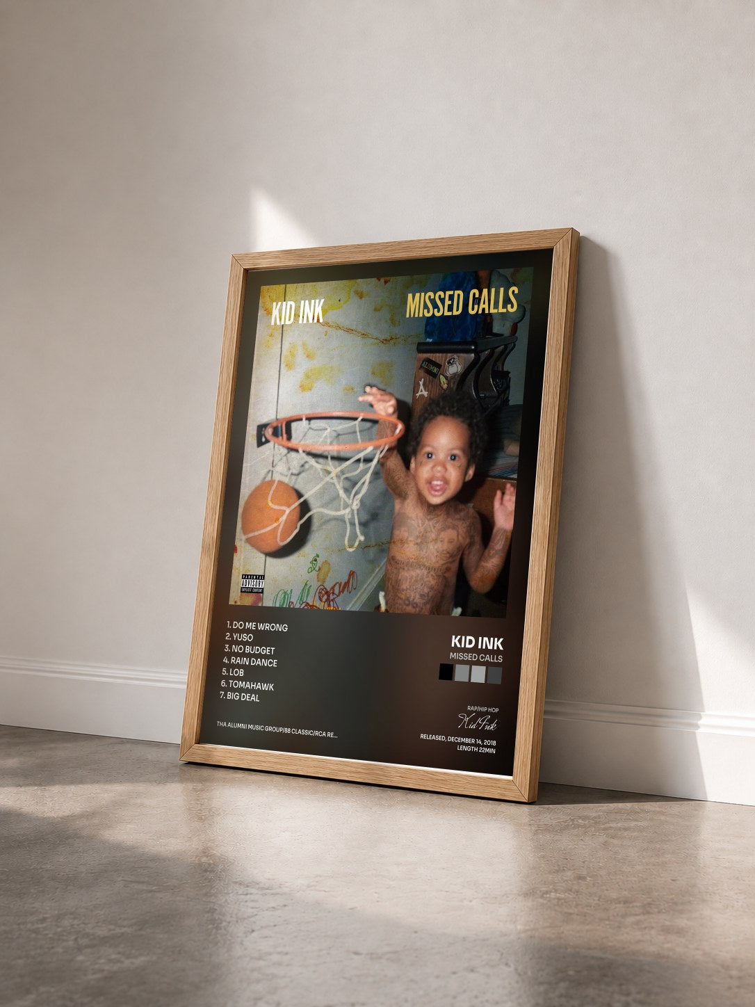 #bois Tableau de l'album Missed Calls de Kid Ink vu de trois quarts, cadre en bois brut