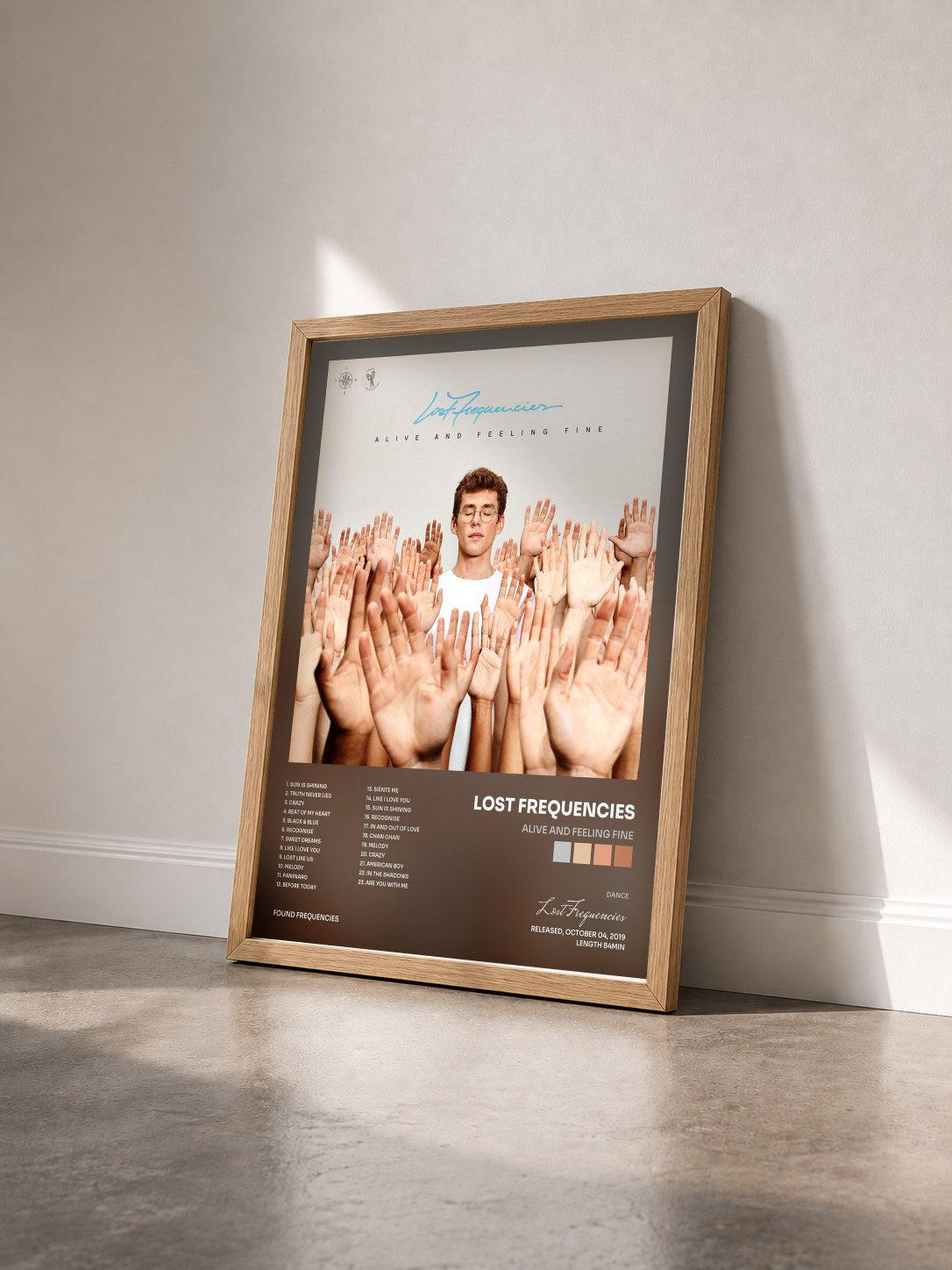 #bois Tableau de l'album Alive And Feeling Fine de Lost Frequencies vu de trois quarts, cadre en bois brut