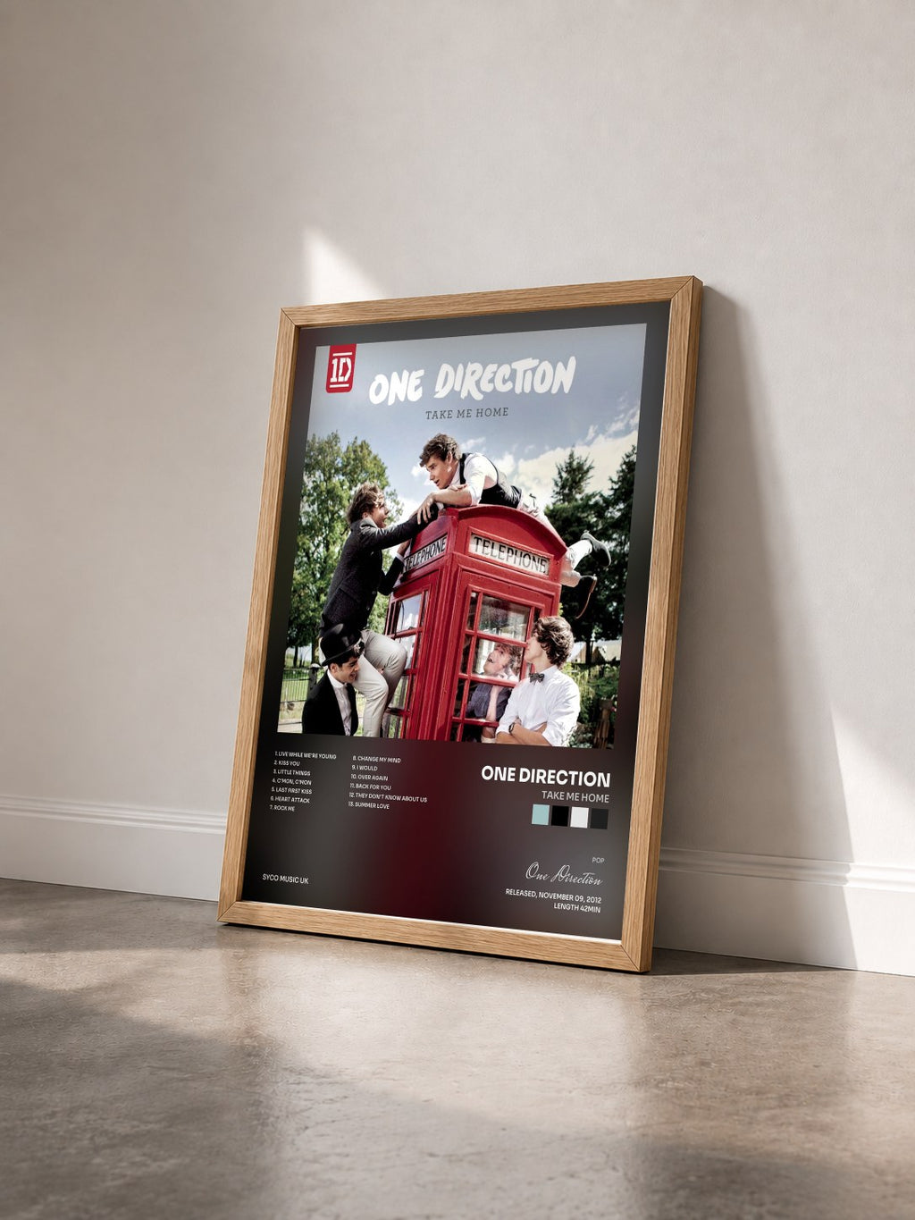#bois Tableau de l'album Take Me Home de One Direction vu de trois quarts, cadre en bois brut