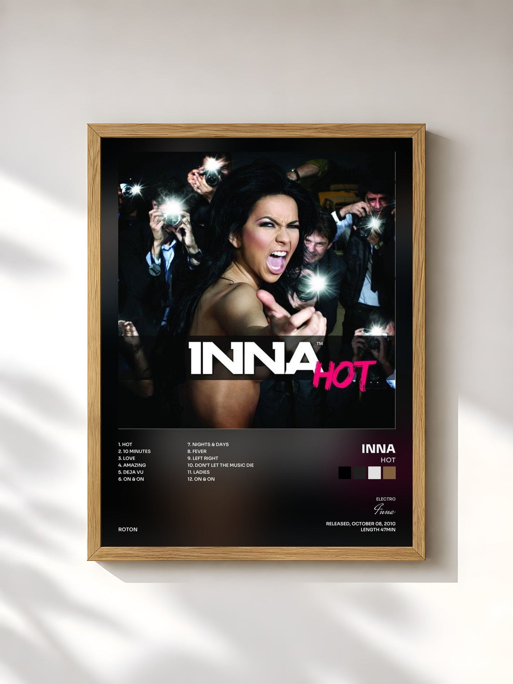 #bois Tableau de l'album Hot de Inna, cadre en bois brut, imprimé et encadré en France