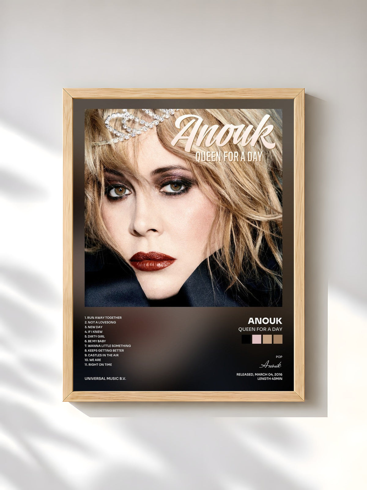 #bois Tableau de l'album Queen For A Day de Anouk, cadre en bois brut, imprimé et encadré en France