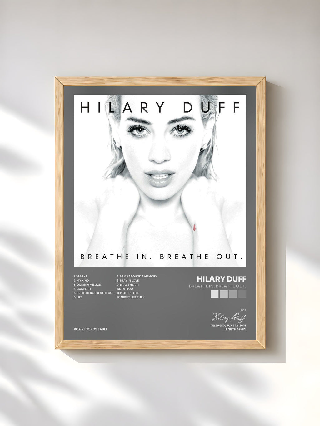 #bois Tableau de l'album Breathe In. Breathe Out. de Hilary Duff, cadre en bois brut, imprimé et encadré en France