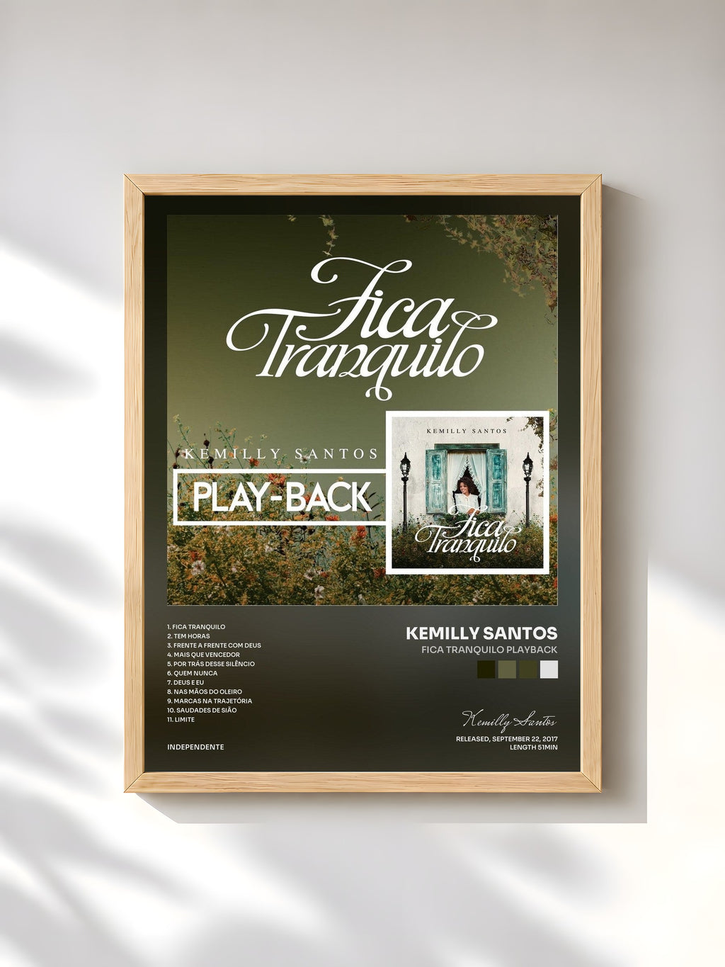 #bois Tableau de l'album Fica Tranquilo Playback de Kemilly Santos, cadre en bois brut, imprimé et encadré en France