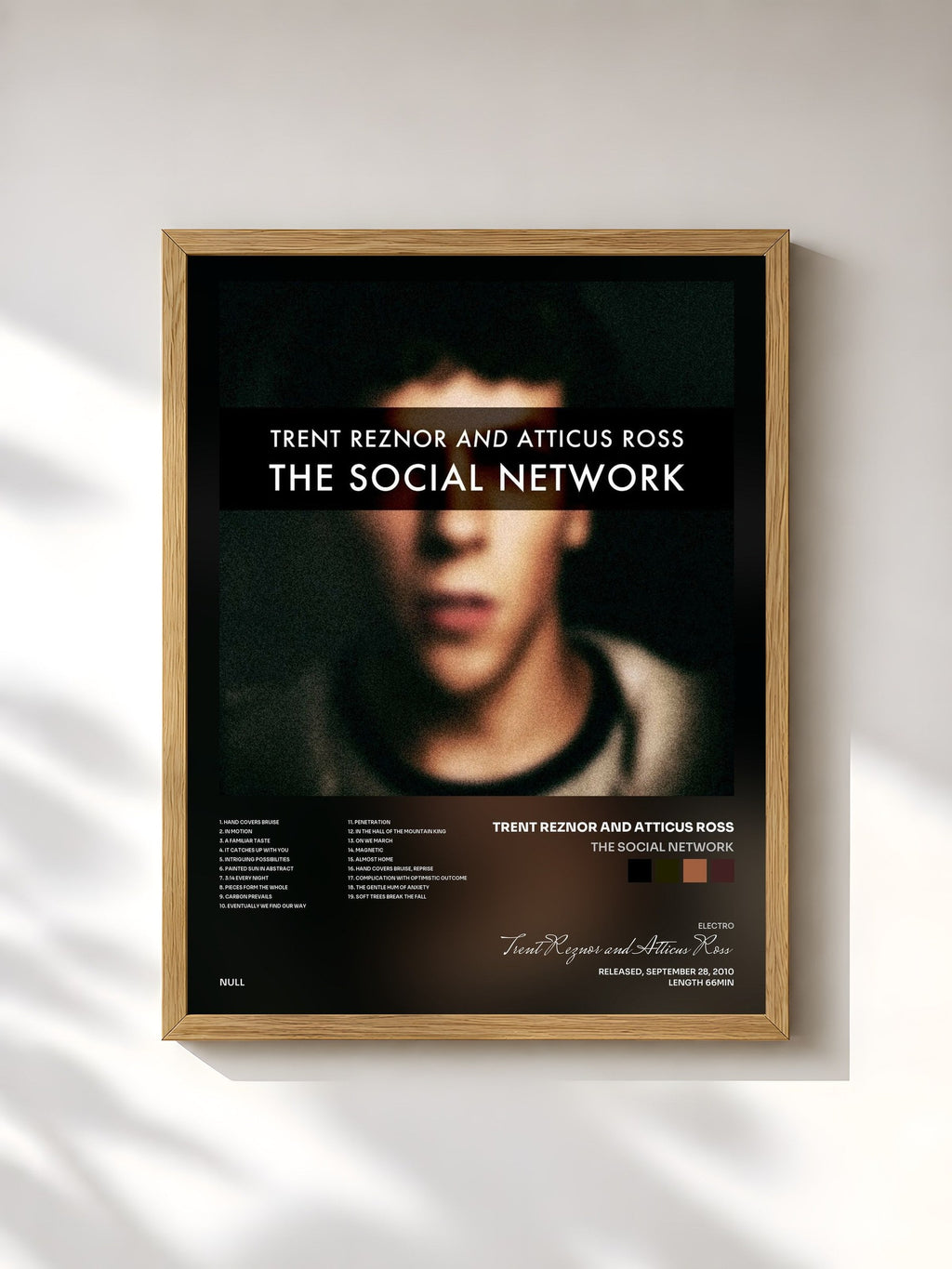 #bois Tableau de l'album The Social Network de Trent Reznor and Atticus Ross, cadre en bois brut, imprimé et encadré en France