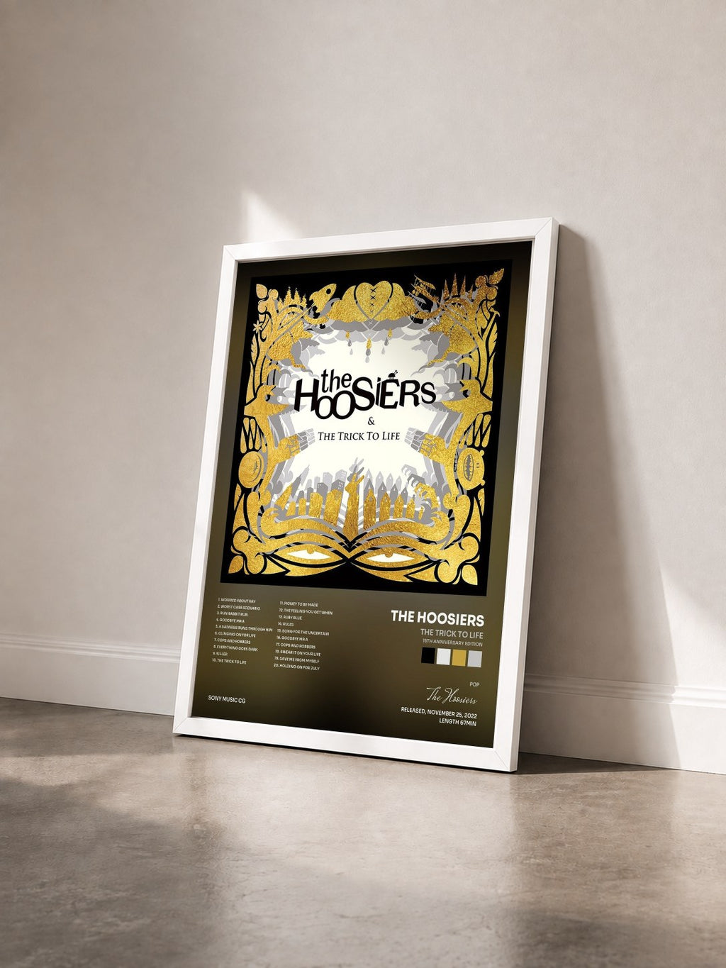 #blanc Tableau de l'album The Trick to Life (15th Anniversary Edition) de The Hoosiers vu de trois quarts, cadre blanc