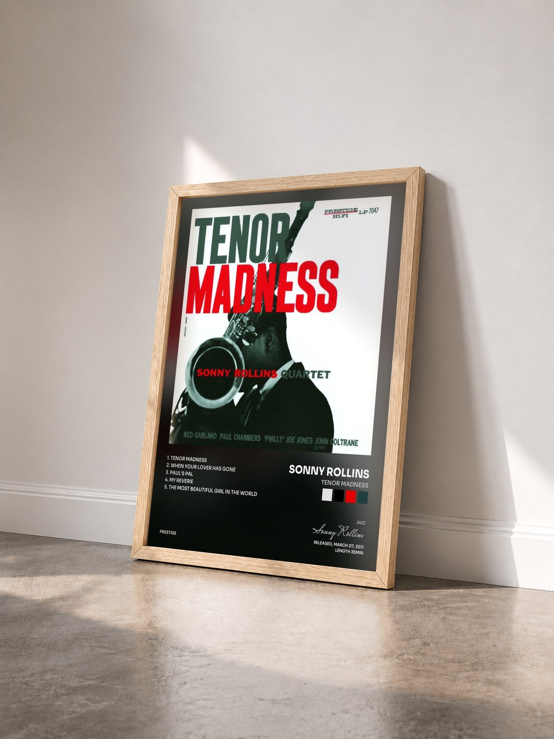 #bois Tableau de l'album Tenor Madness de Sonny Rollins vu de trois quarts, cadre en bois brut