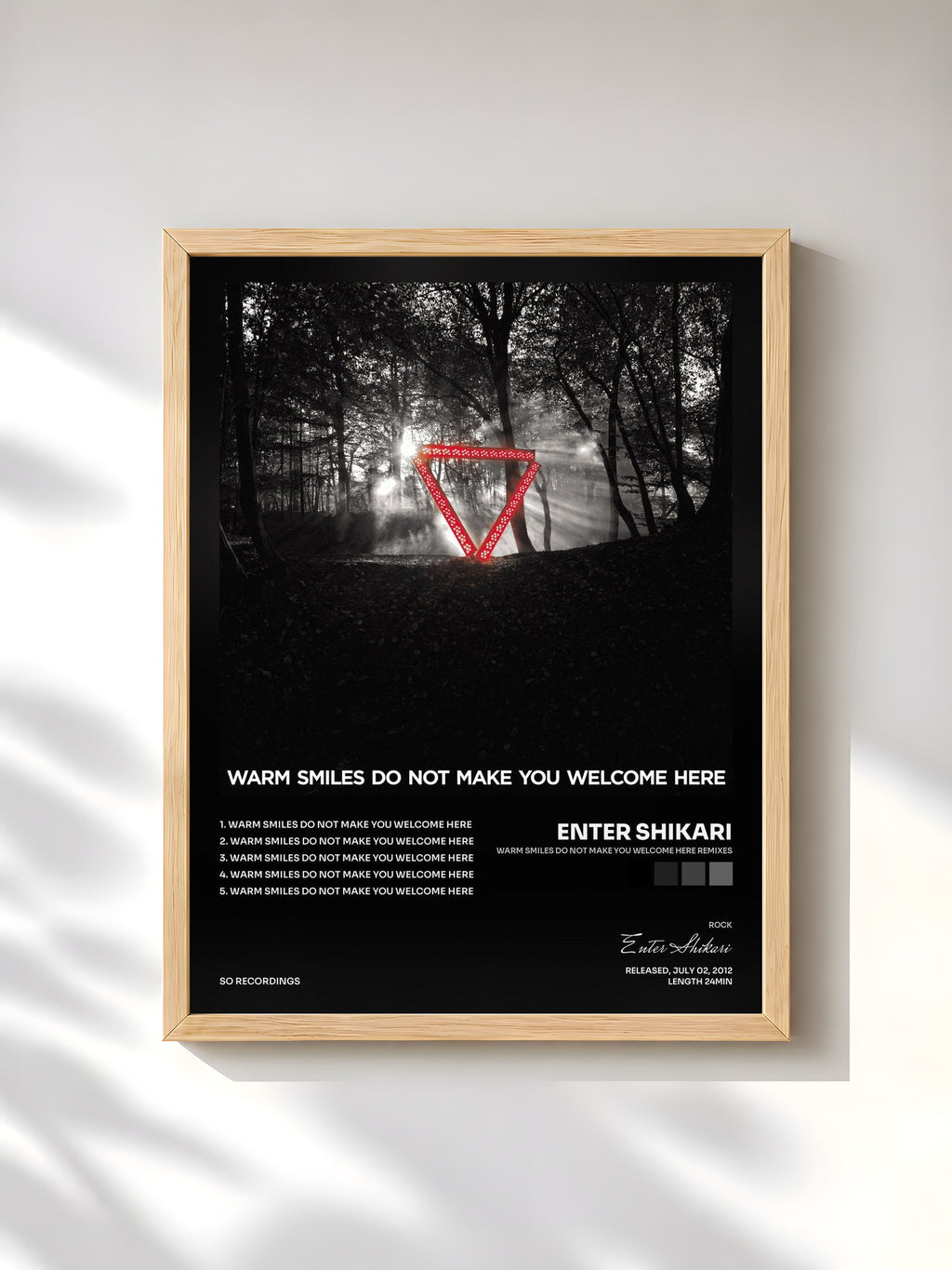 #bois Tableau de l'album Warm Smiles Do Not Make You Welcome Here Remixes de Enter Shikari, cadre en bois brut, imprimé et encadré en France