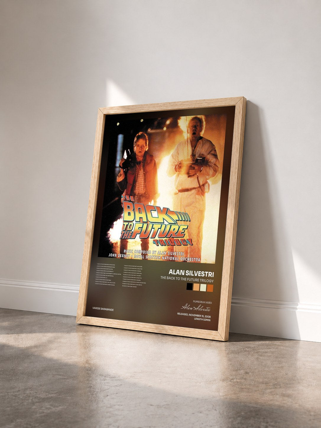 #bois Tableau de l'album The Back To The Future Trilogy de Alan Silvestri vu de trois quarts, cadre en bois brut