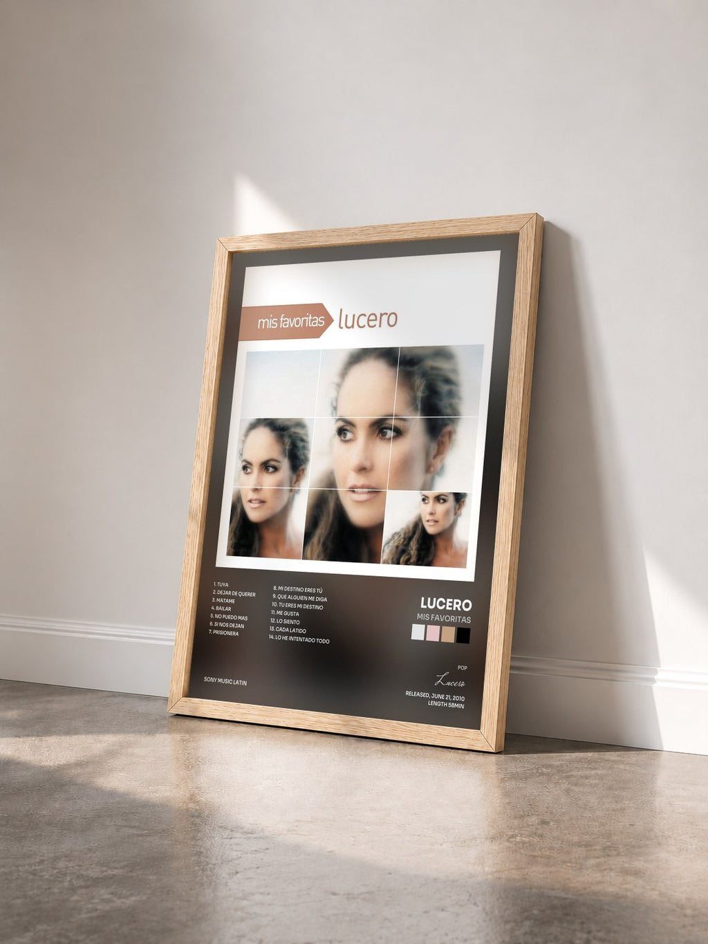 #bois Tableau de l'album Mis Favoritas de Lucero vu de trois quarts, cadre en bois brut