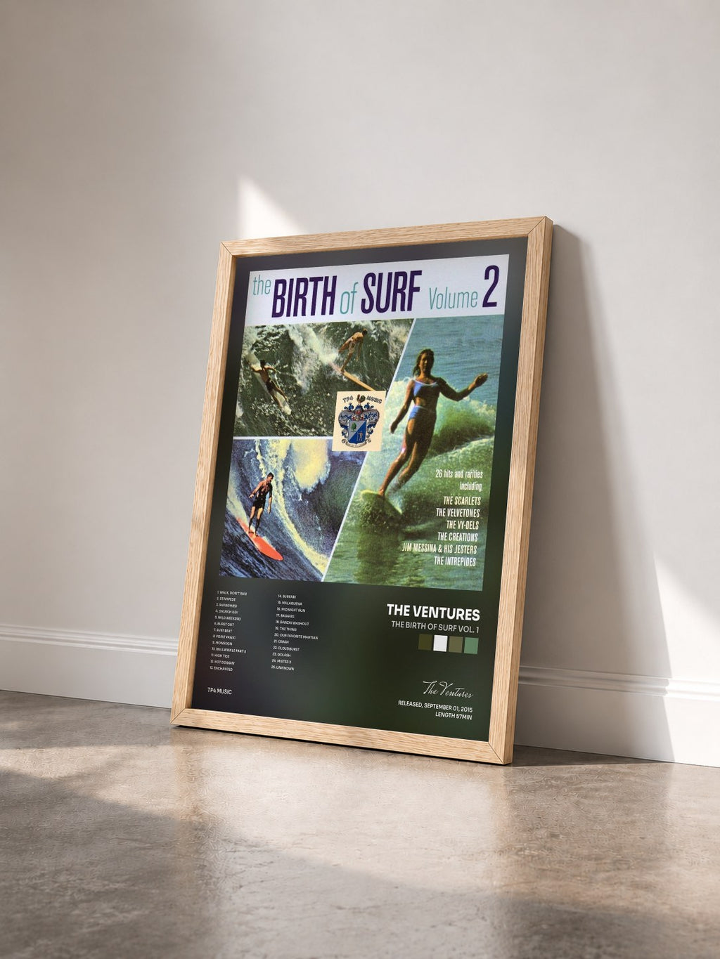 #bois Tableau de l'album The Birth of Surf Vol. 1 de The Ventures vu de trois quarts, cadre en bois brut