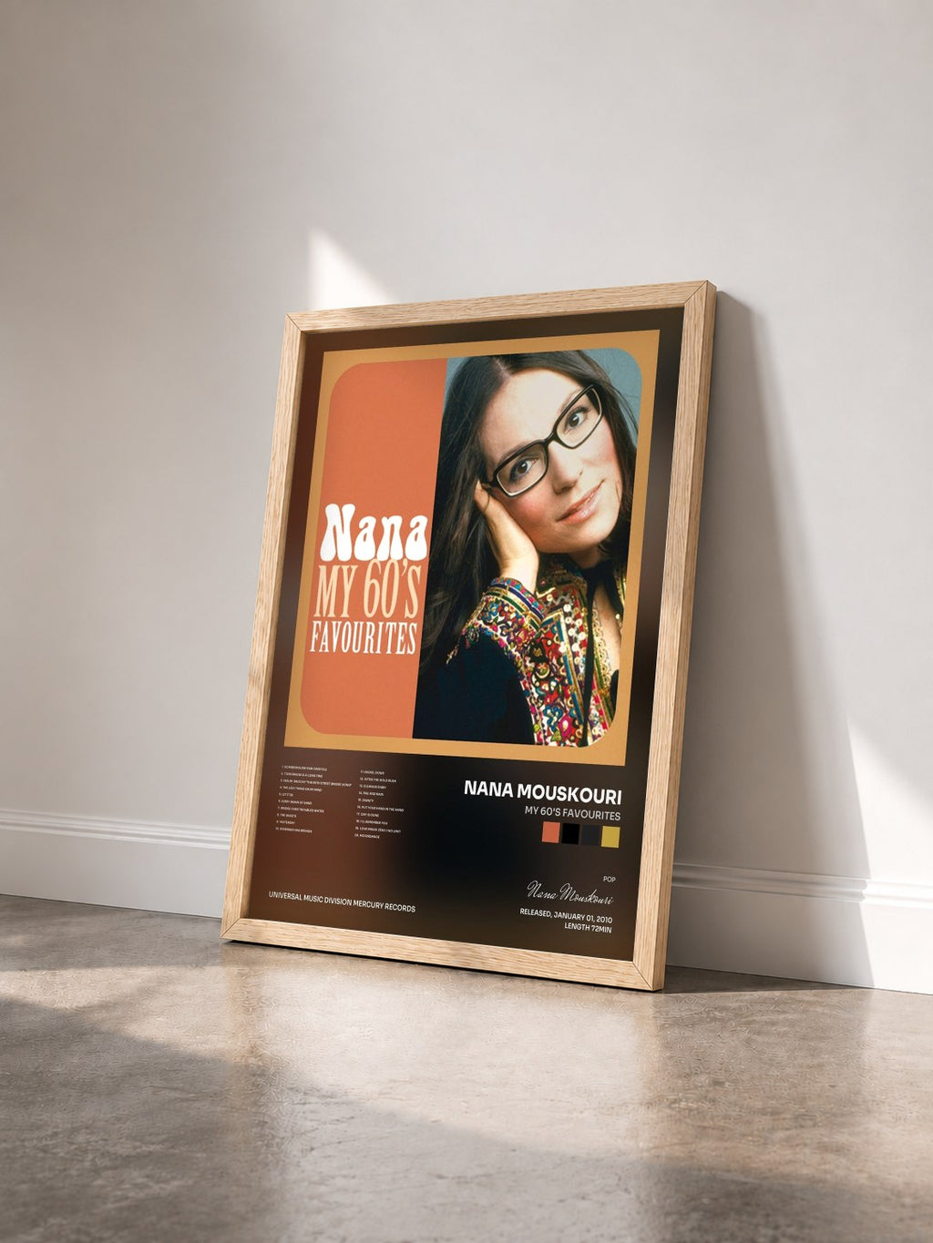 #bois Tableau de l'album My 60's Favourites de Nana Mouskouri vu de trois quarts, cadre en bois brut