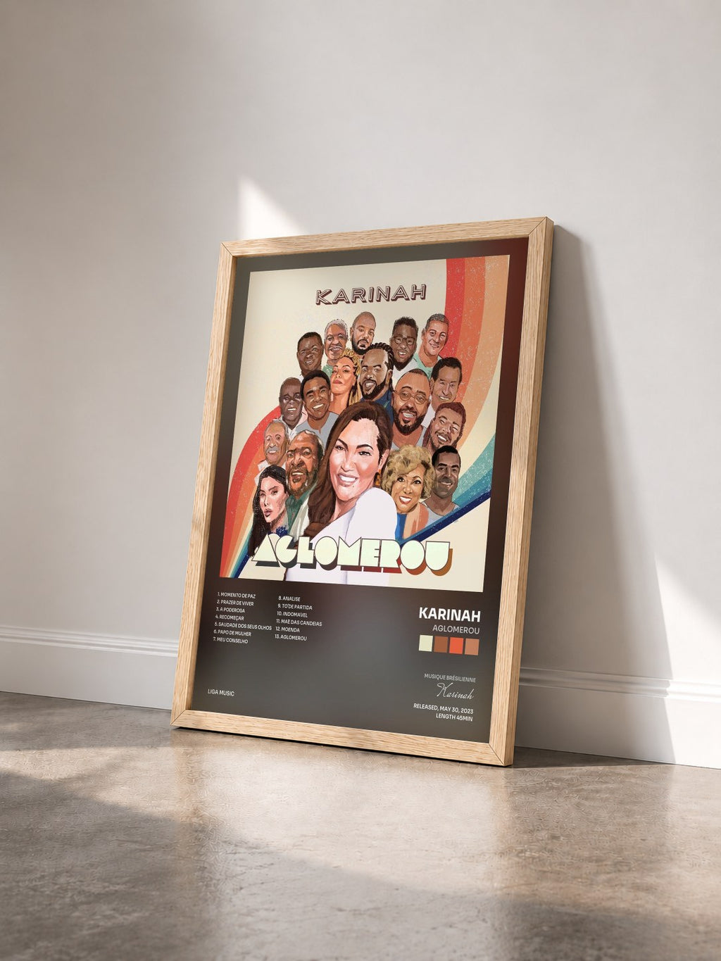 #bois Tableau de l'album Aglomerou de Karinah vu de trois quarts, cadre en bois brut
