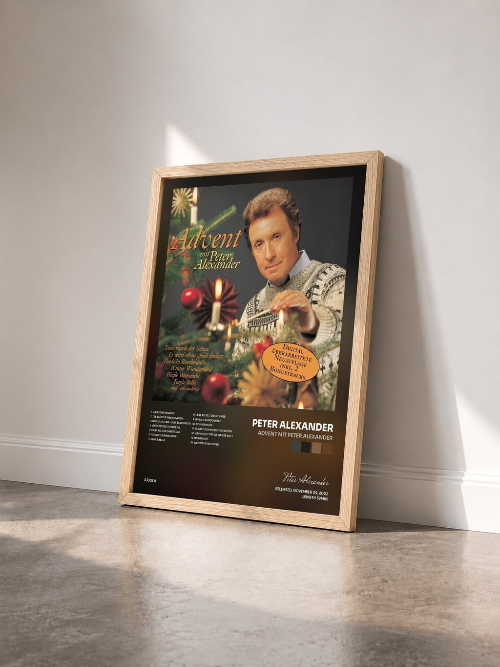 #bois Tableau de l'album Advent mit Peter Alexander de Peter Alexander vu de trois quarts, cadre en bois brut