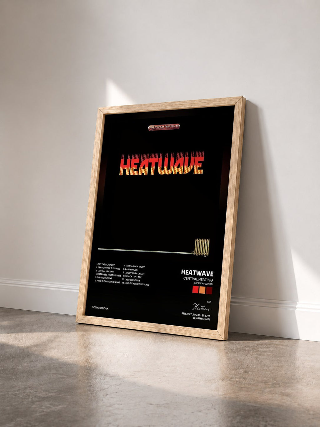#bois Tableau de l'album Central Heating (Expanded Edition) de Heatwave vu de trois quarts, cadre en bois brut