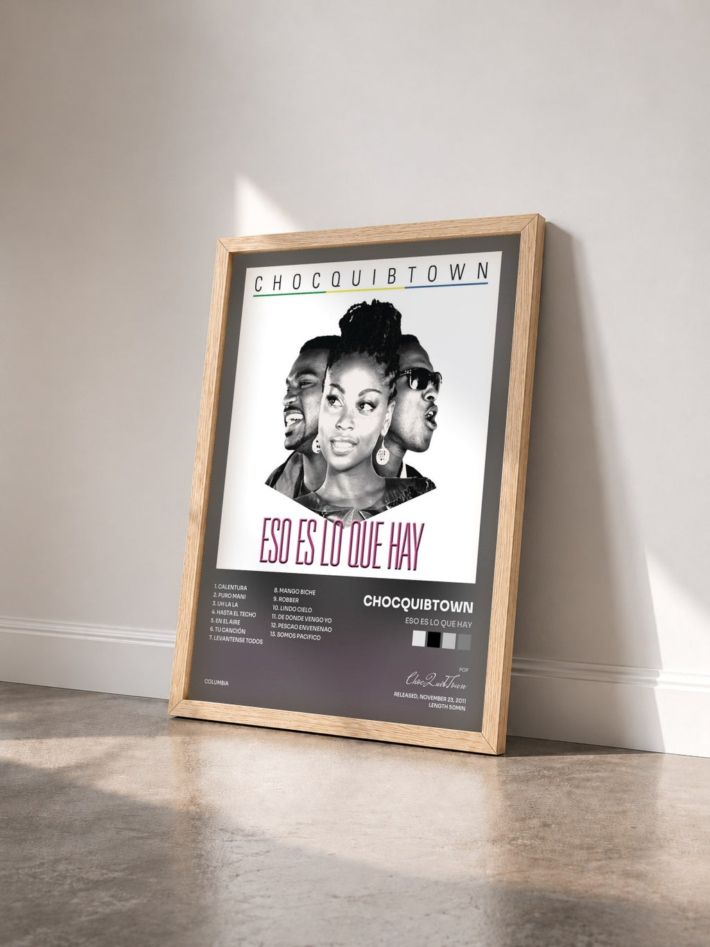 #bois Tableau de l'album Eso es lo que hay de ChocQuibTown vu de trois quarts, cadre en bois brut