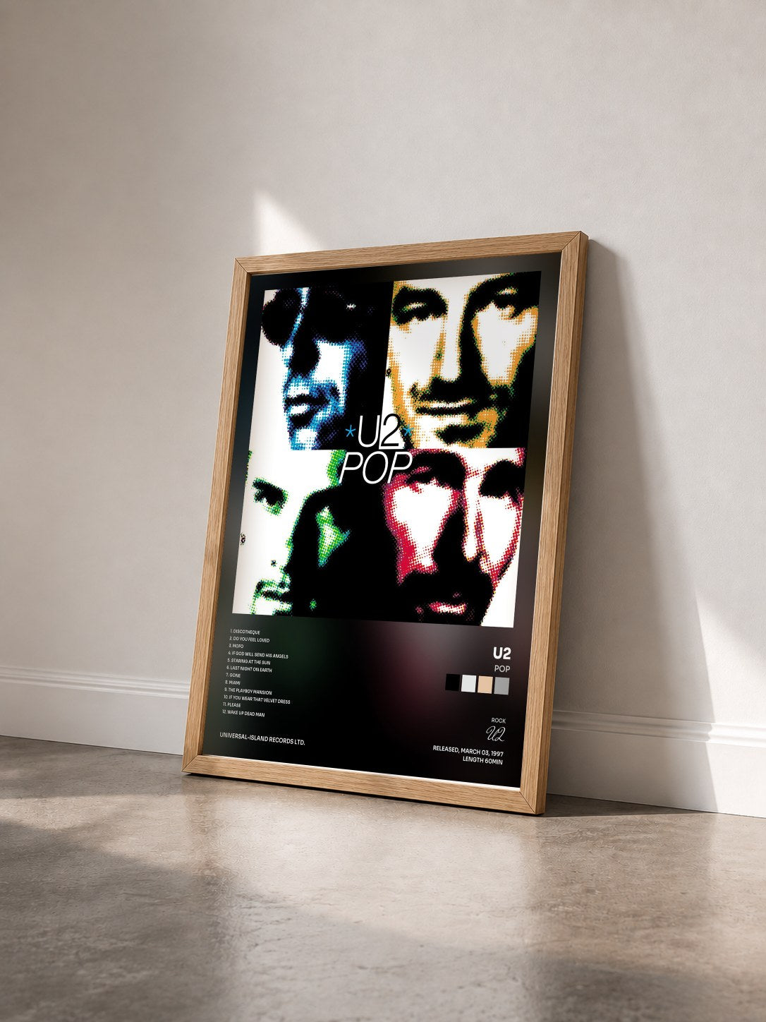 #bois Tableau de l'album Pop de U2 vu de trois quarts, cadre en bois brut