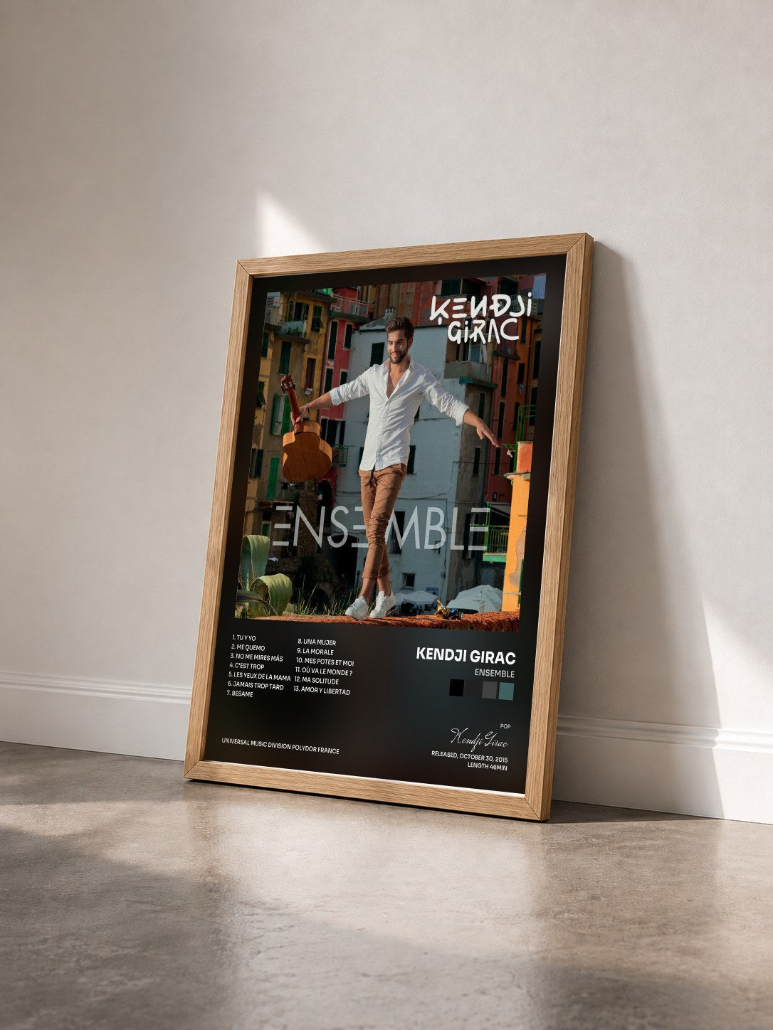 #bois Tableau de l'album Ensemble de Kendji Girac vu de trois quarts, cadre en bois brut