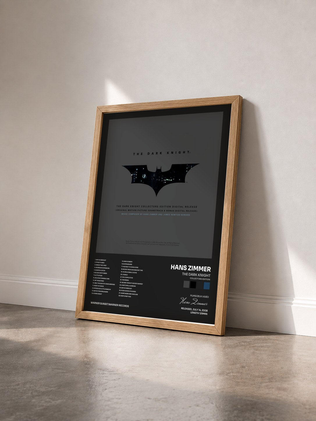 #bois Tableau de l'album The Dark Knight (Collectors Edition) [Original Motion Picture Soundtrack] de Hans Zimmer vu de trois quarts, cadre en bois brut