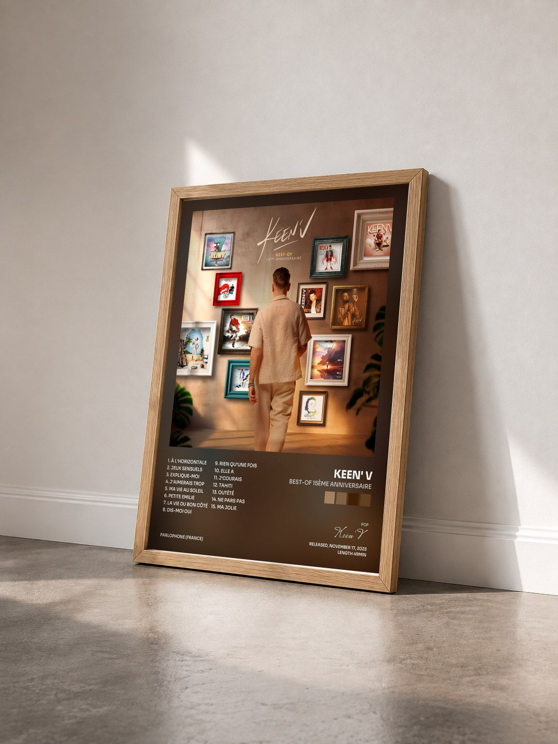 #bois Tableau de l'album Best-Of 15ème Anniversaire de Keen' V vu de trois quarts, cadre en bois brut