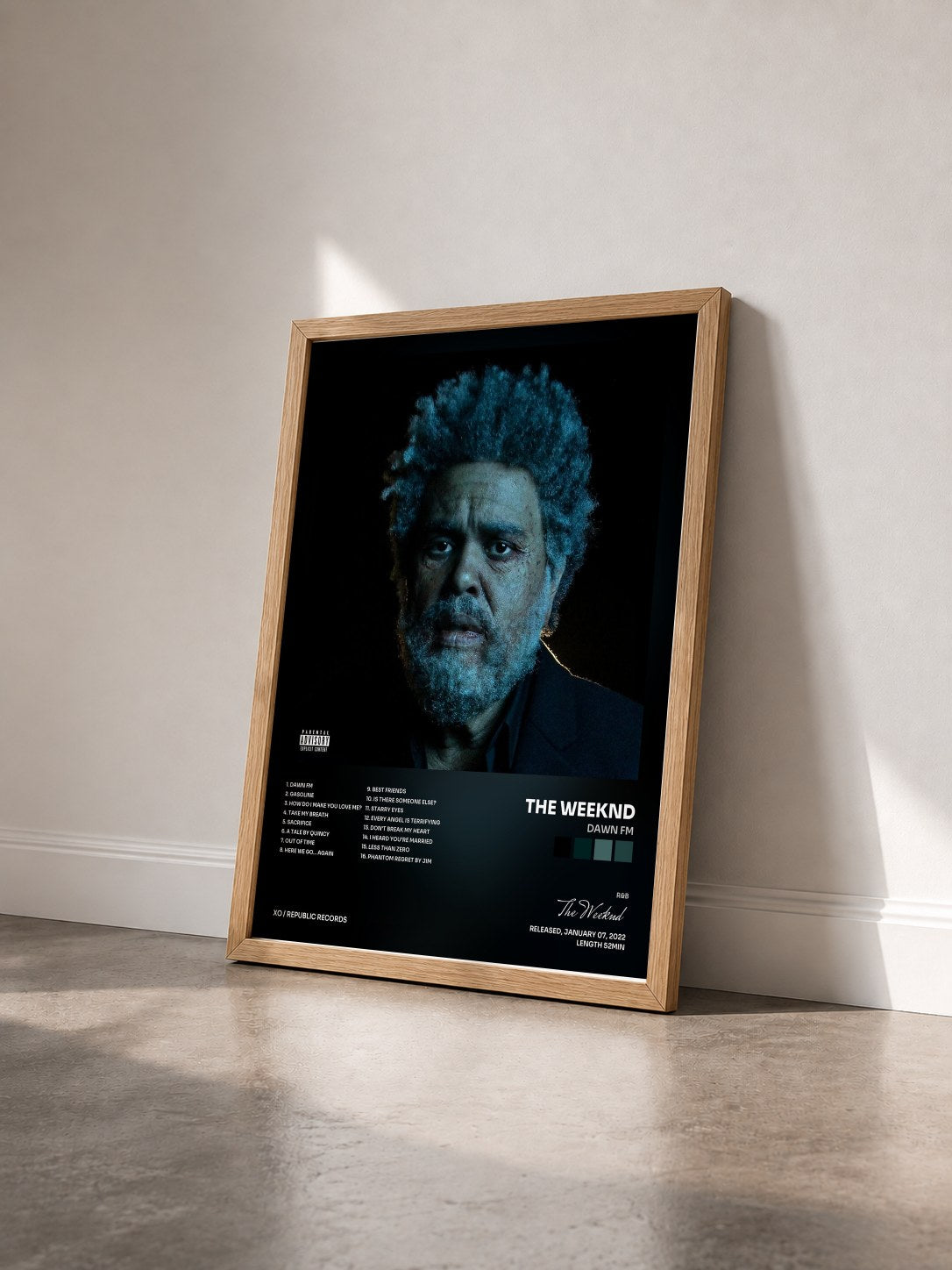 #bois Tableau de l'album Dawn FM de The Weeknd vu de trois quarts, cadre en bois brut