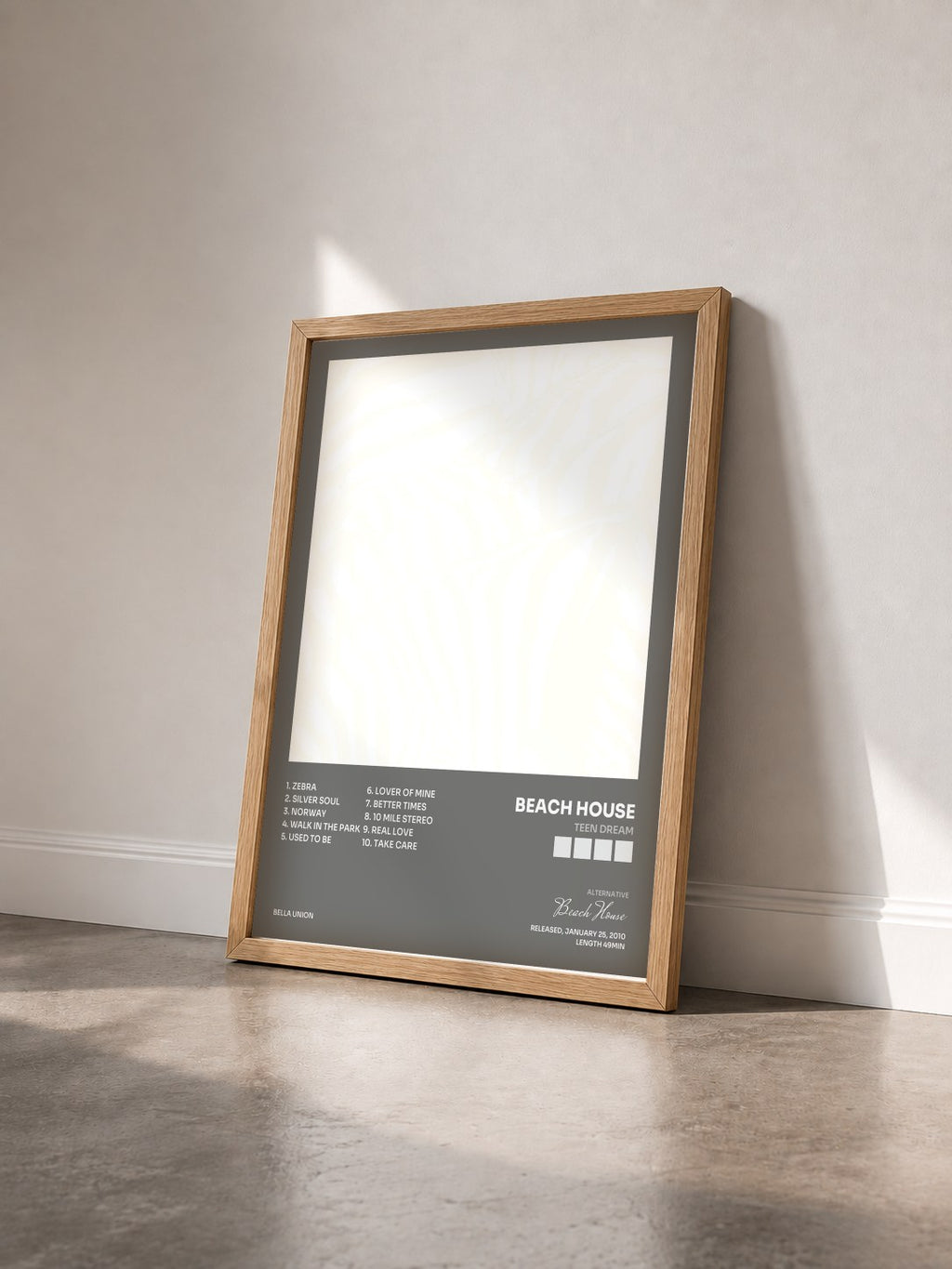 #bois Tableau de l'album Teen Dream de Beach House vu de trois quarts, cadre en bois brut