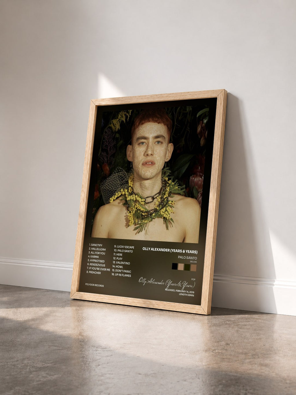 #bois Tableau de l'album Palo Santo (Deluxe) de Olly Alexander (Years & Years) vu de trois quarts, cadre en bois brut
