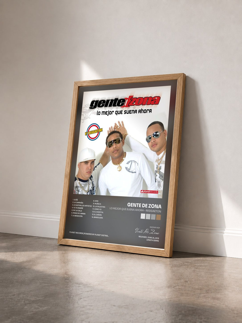 #bois Tableau de l'album Lo Mejor Que Suena Ahora - Reggaeton de Gente De Zona vu de trois quarts, cadre en bois brut