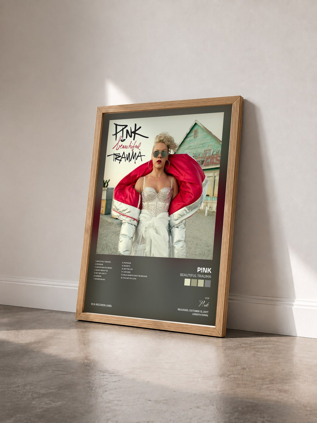 #bois Tableau de l'album Beautiful Trauma de P!nk vu de trois quarts, cadre en bois brut