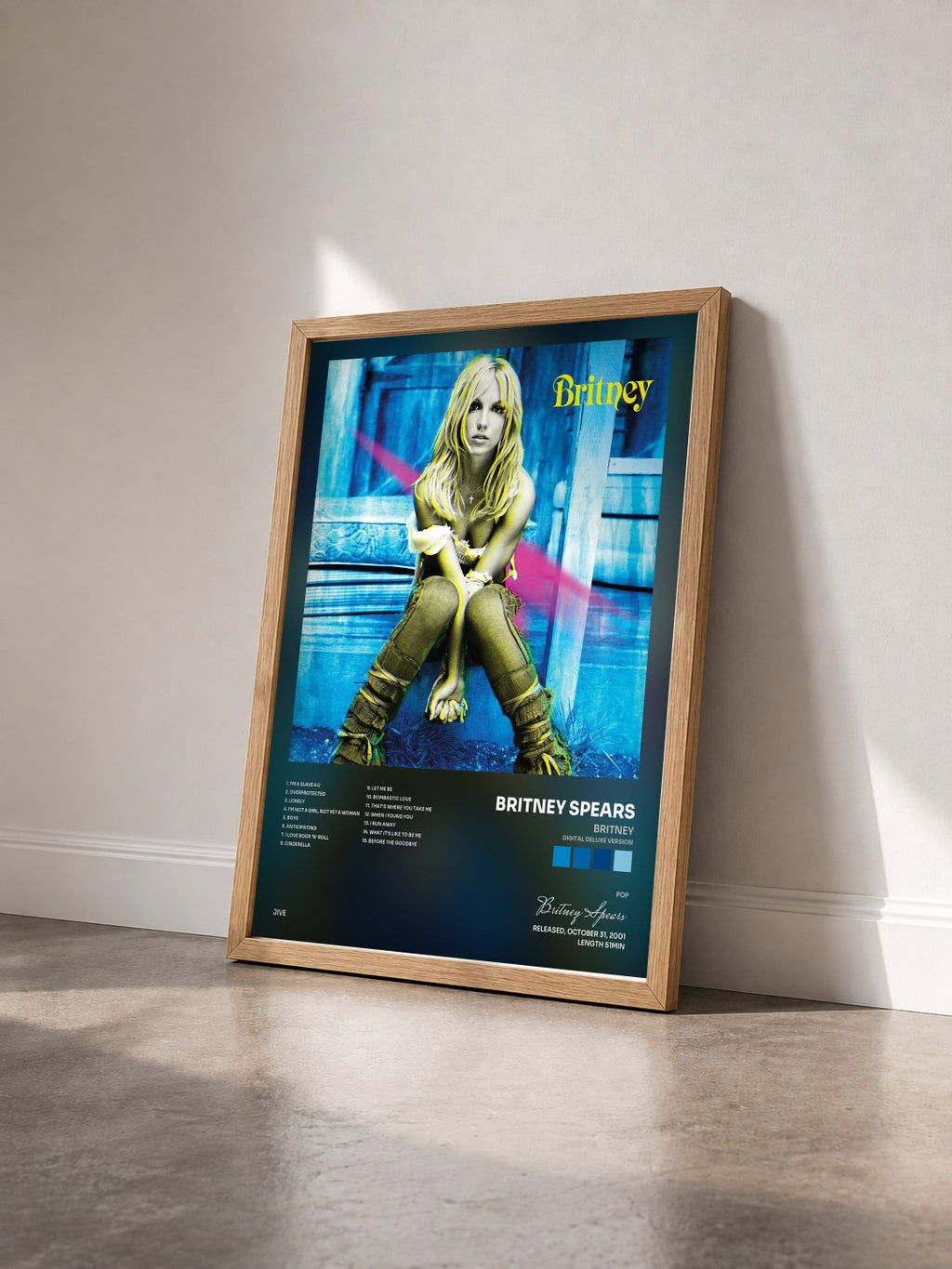 #bois Tableau de l'album Britney (Digital Deluxe Version) de Britney Spears vu de trois quarts, cadre en bois brut
