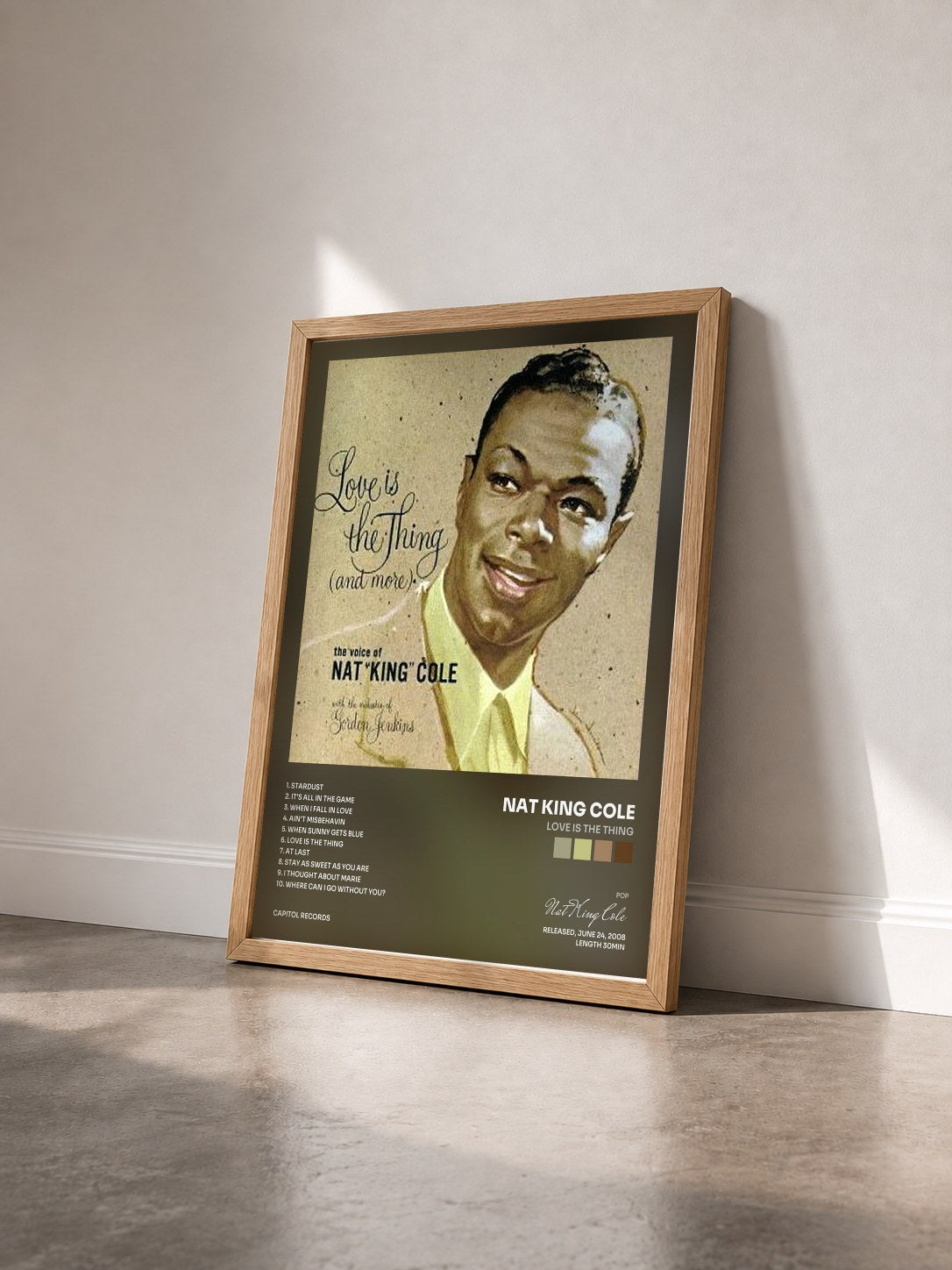 #bois Tableau de l'album Love Is The Thing de Nat King Cole vu de trois quarts, cadre en bois brut