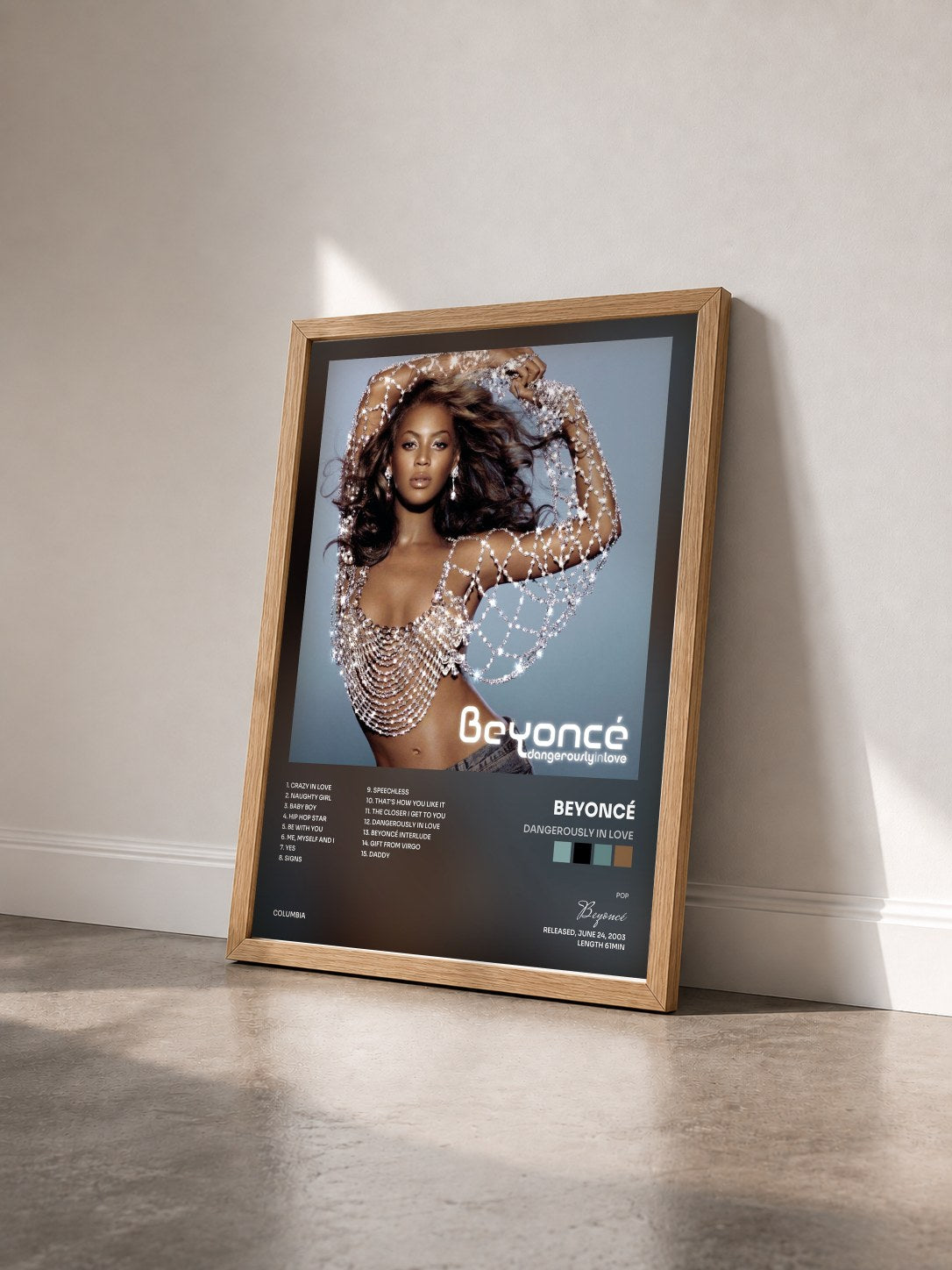 #bois Tableau de l'album Dangerously In Love de Beyoncé vu de trois quarts, cadre en bois brut