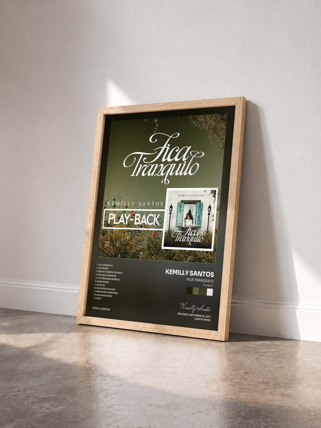 #bois Tableau de l'album Fica Tranquilo (Playback) de Kemilly Santos vu de trois quarts, cadre en bois brut