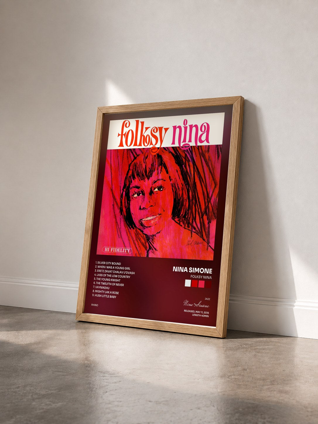 #bois Tableau de l'album Folksy Nina de Nina Simone vu de trois quarts, cadre en bois brut