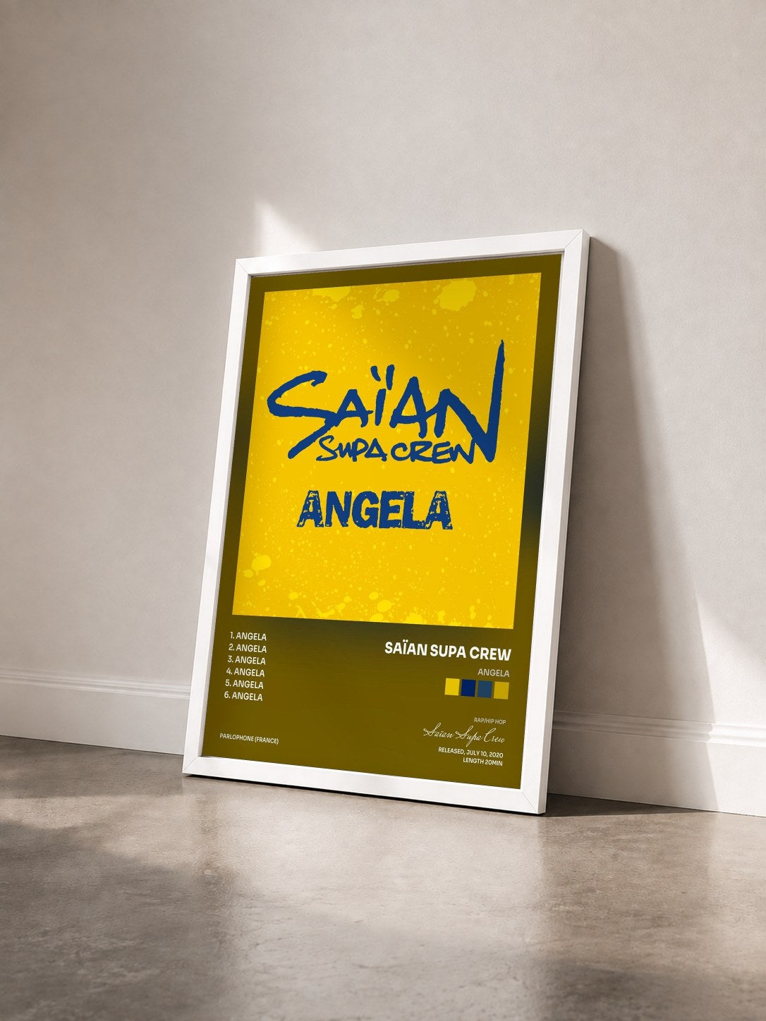 #blanc Tableau de l'album Angela de Saïan Supa Crew vu de trois quarts, cadre blanc