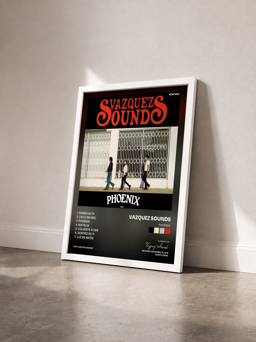 #blanc Tableau de l'album Phoenix de Vazquez Sounds vu de trois quarts, cadre blanc